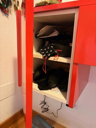 Mueble recibidor moderno rojo