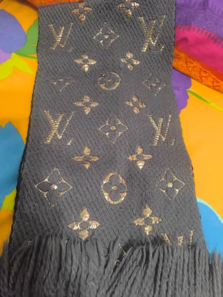 Bufanda Louis Vuitton Monogram Gris Dorado