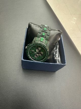 Reloj de Lujo con Cristales Verdes