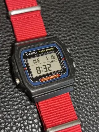 Casio W-720 Vintage 1980s 100m LCD