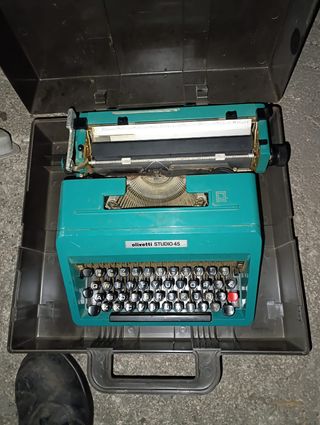 Maquina de escribir antigua