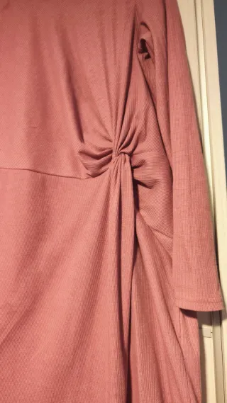 Vestido rosa maquillaje manga larga