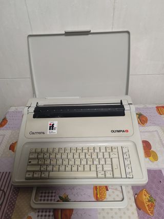 Máquina de Escribir Eléctrica Olympia (Urge)