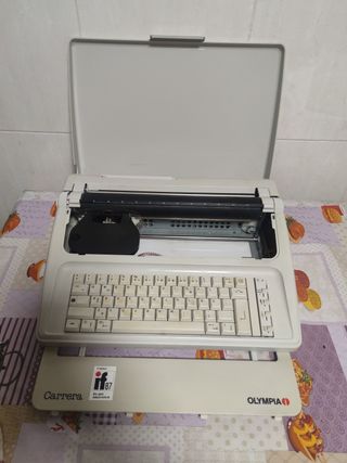 Máquina de Escribir Eléctrica Olympia (Urge)