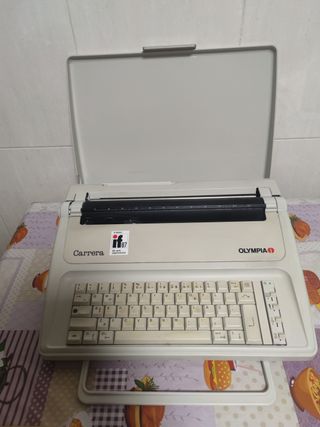 Máquina de Escribir Eléctrica Olympia (Urge)