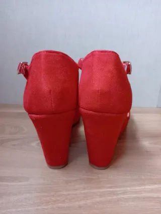 Cuñas rojas de tacón