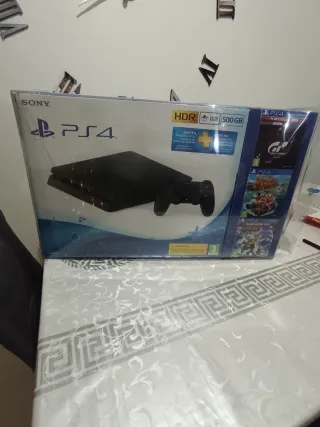 PS4 (PlayStation 4) 500GB con 2 juegos