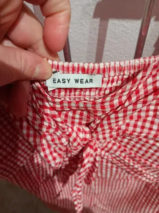 Mono corto de cuadros rojo y blanco