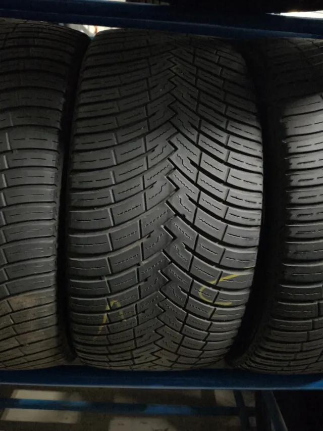 245/40R19 98Y Invierno AllSeason