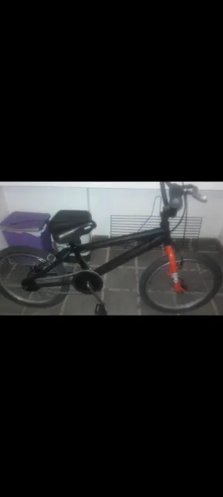 Bicicleta BMX negra