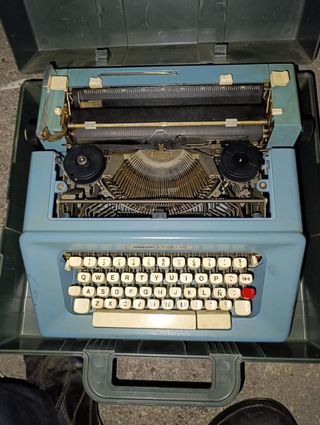 Maquina de escribir antigua