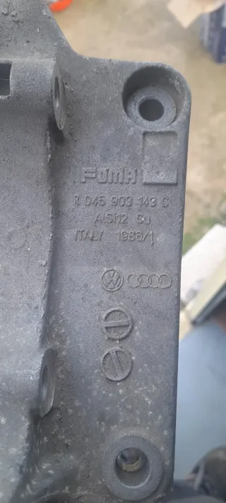 Soporte alternador VAG 045903143C