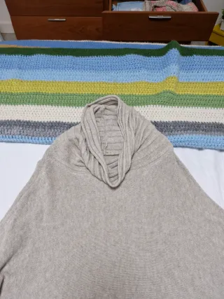 Jersey beige tipo poncho oversize Talla M