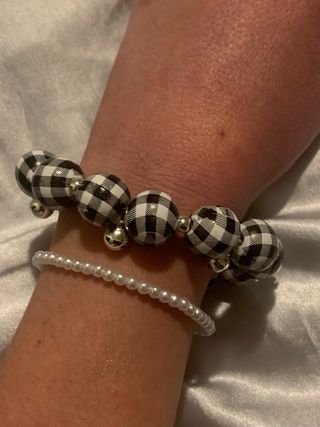 Bracciale artigianale a quadretti bianchi e neri