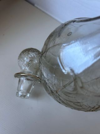 Botella antigua de cristal con tapón