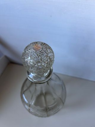 Botella antigua de cristal con tapón