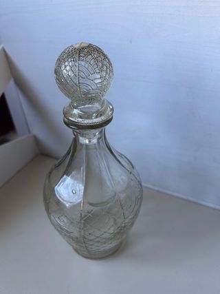 Botella antigua de cristal con tapón