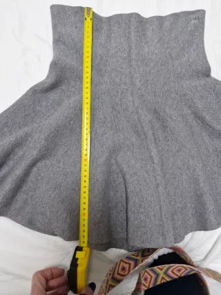Falda acampanada gris talla M. Ver todas las fotos