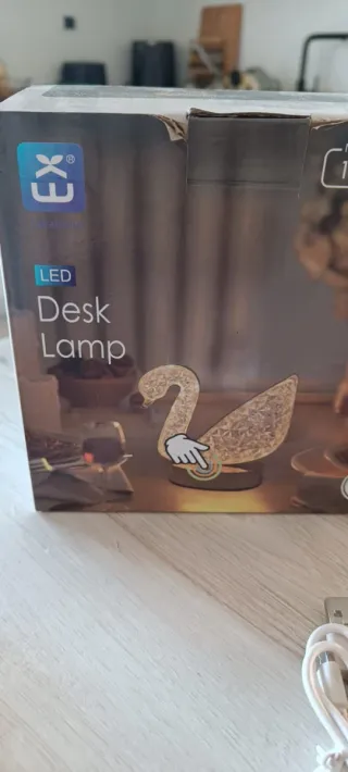 Lampada led tavolo forma cigno Oro e Trasparente