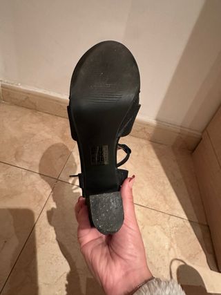 Sandalias tacón negras brillantes