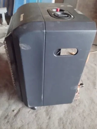 Estufa catalítica negra y gris