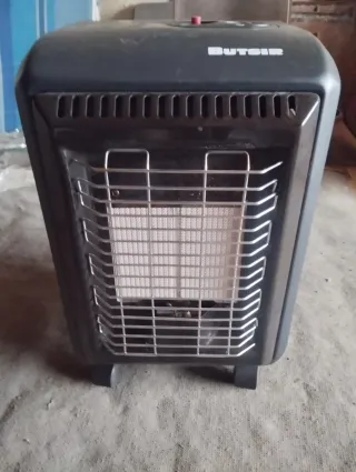 Estufa catalítica negra y gris