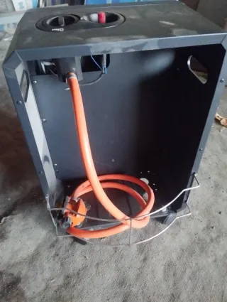 Estufa catalítica negra y gris