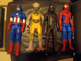 Muñecos articulados de superhéroes