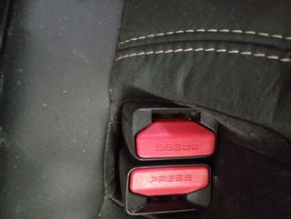 ENGANCHE CINTURON TRASERO CENTRAL LAND ROVER RANGE ROVER EVOQUE