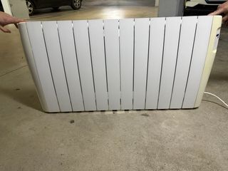 Radiador Eléctrico 12 Celdas con soportes pared