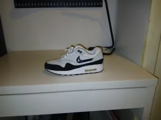 Zapatillas Nike Air Max 1 Blancas y Negras