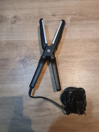 Plancha de pelo negra y plateada