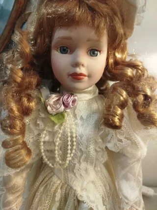 Muñeca de porcelana antigua