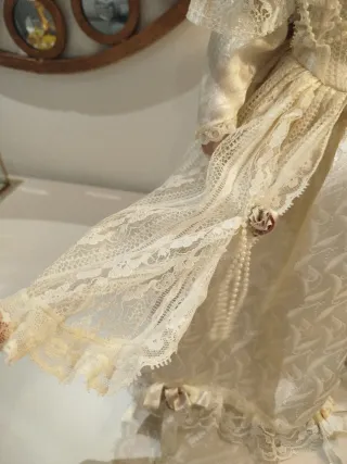 Muñeca de porcelana antigua