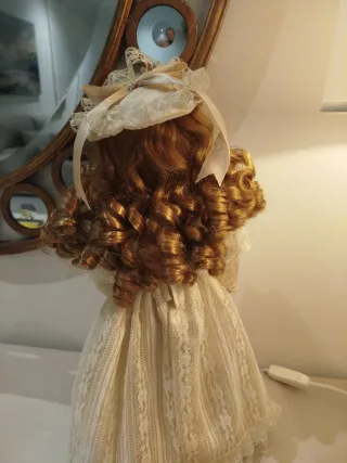 Muñeca de porcelana antigua