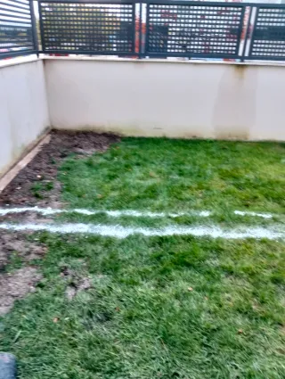 Piscina de obra con revestimiento en porcelánico