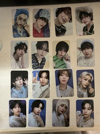 Binder rosa + 16 lomocards Stray Kids