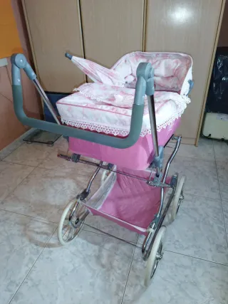 Cochecito de muñecas rosa