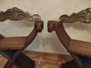 Coppia Sedie Savonarola in Legno Intagliato