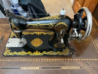 Máquina de coser Central n° 1259342, 1900/1020