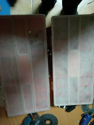 Maletín organizador de plástico rojo