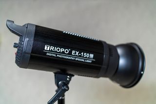 Foco LED Video TRIOPO EX-150W
