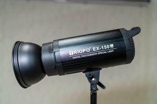 Foco LED Video TRIOPO EX-150W