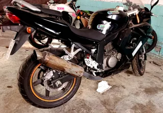 Hyosung ZR 250cc IMPECABLE  NEUMÁTICOS NUEVOS