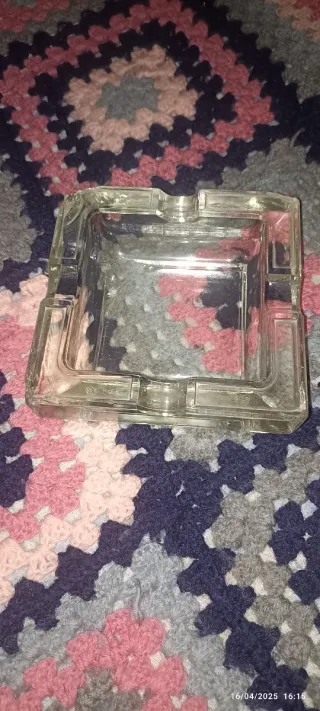 Posacenere in vetro trasparente