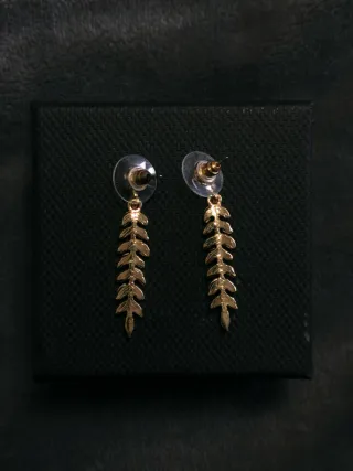 Pendientes dorados y plateados para fiesta