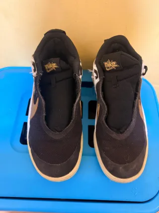 Zapatillas Nike Doradas y Blancas