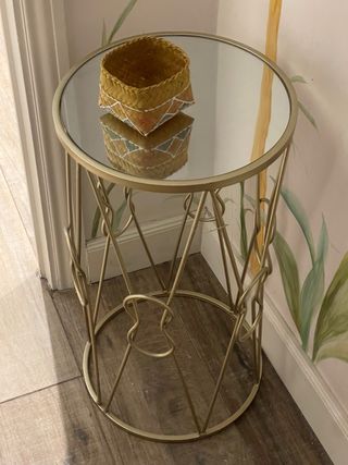 Mesa auxiliar redonda cristal y metal