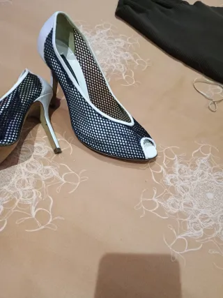 Zapatos de piel beige y azul marino