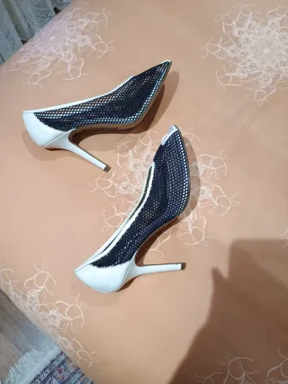 Zapatos de piel beige y azul marino